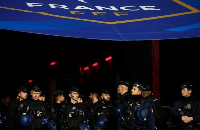 半岛体育APP-4000警力+3任元首共捍“团结”，法以之战仍出乱子